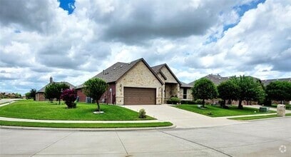 Building Photo - 1021 St Matthews Cir
