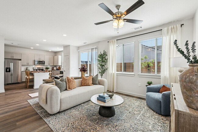 Sala de estar de la unidad 908 de YardHomes Trailside - YardHomes Trailside