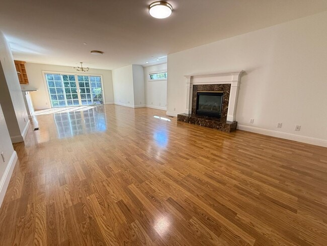 Building Photo - ? Elegant & Expansive Redwood City Home – ...