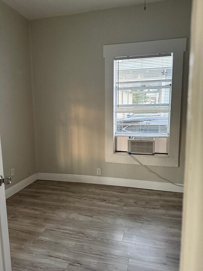 Foto del edificio - 2205 E 5th Ave