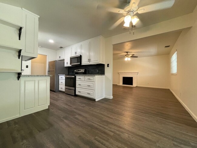 Building Photo - Charming 3-Bedroom Home in Prime Roseville...