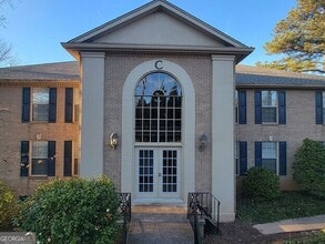 Building Photo - 750 Dalrymple Rd