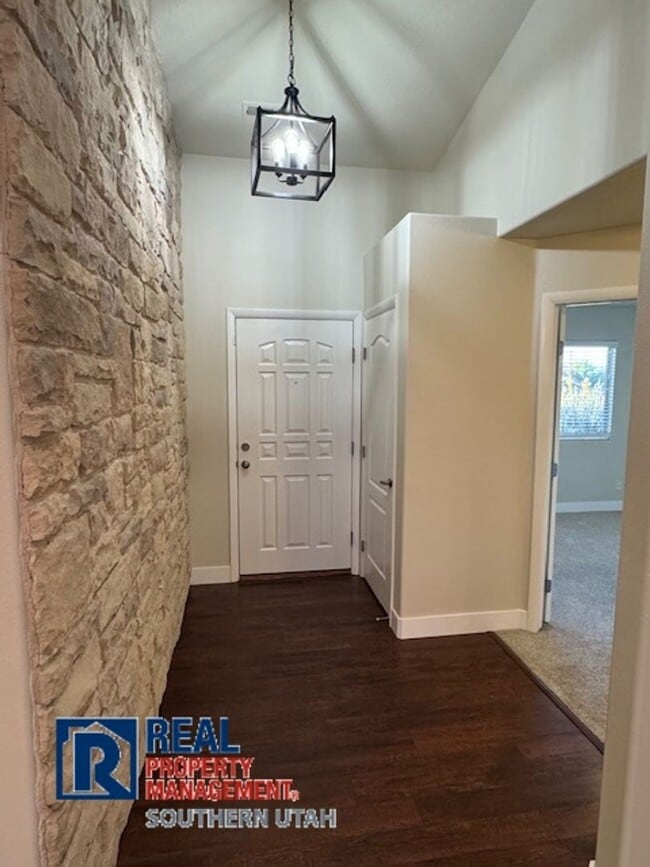 Building Photo - Sedona Hills Home