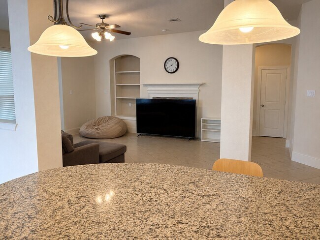 Building Photo - 515 Newington Ln