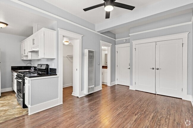 Building Photo - 138 Elm Ave