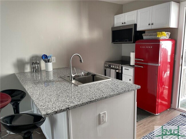 Foto del edificio - 533 E Perry Ln