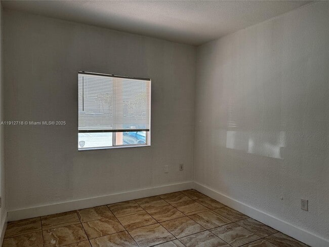 Foto del edificio - 17350 NW 67th Ave