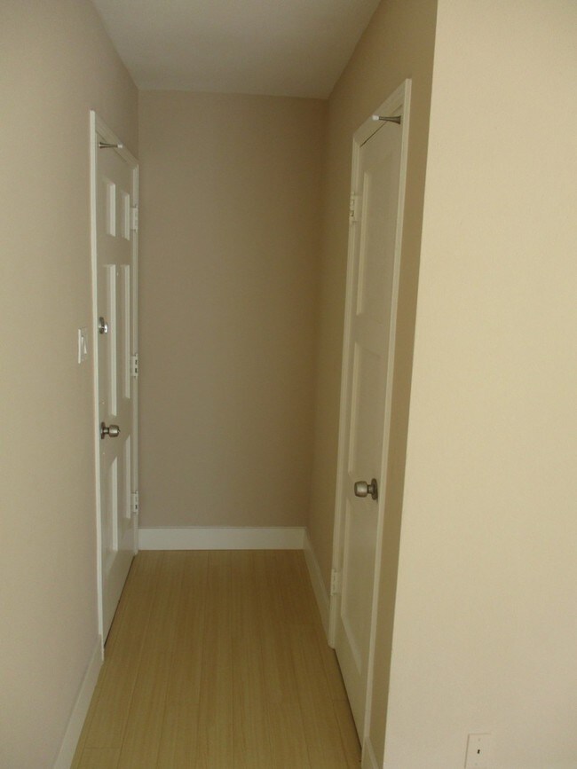 Building Photo - 4562 N Banner Dr