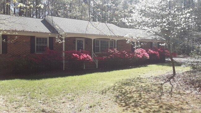 Foto del edificio - 3 Bedroom 2 bath Brick Ranch on 7.9 Acres ...