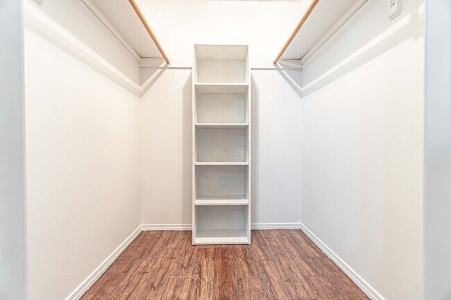 Foto del edificio - Quiet and Quaint Duplex in Rogers!