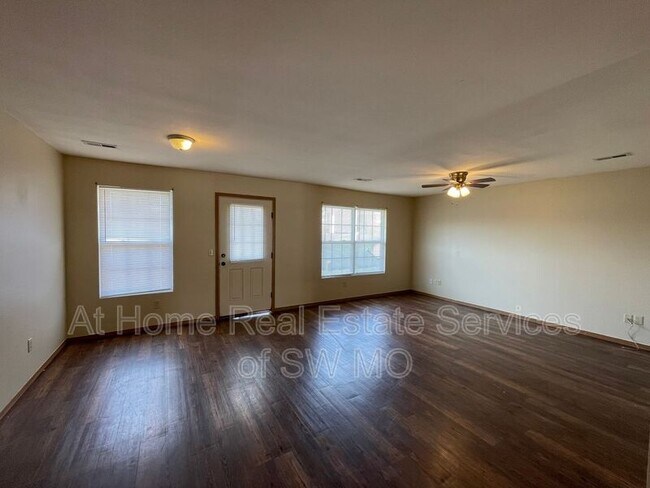 Building Photo - 1117 S Clifton Ave