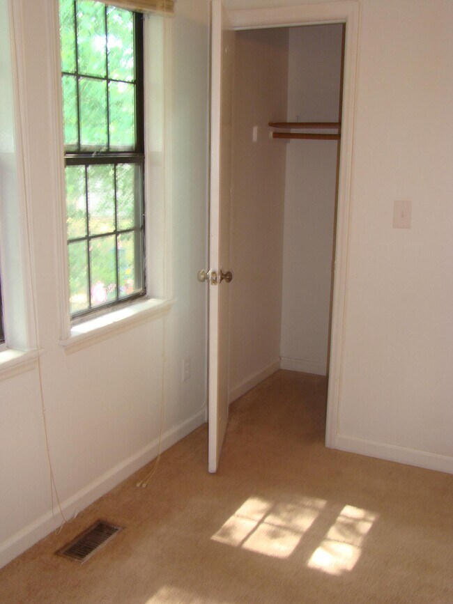Building Photo - 2712 Big Oak St