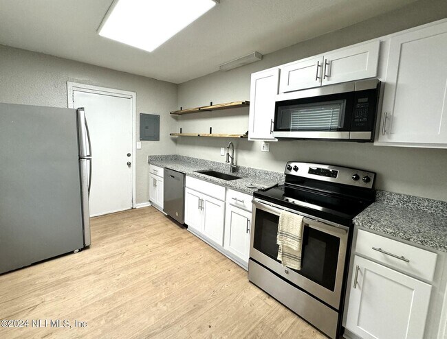 Foto del edificio - 5947 Wilmar Rd W