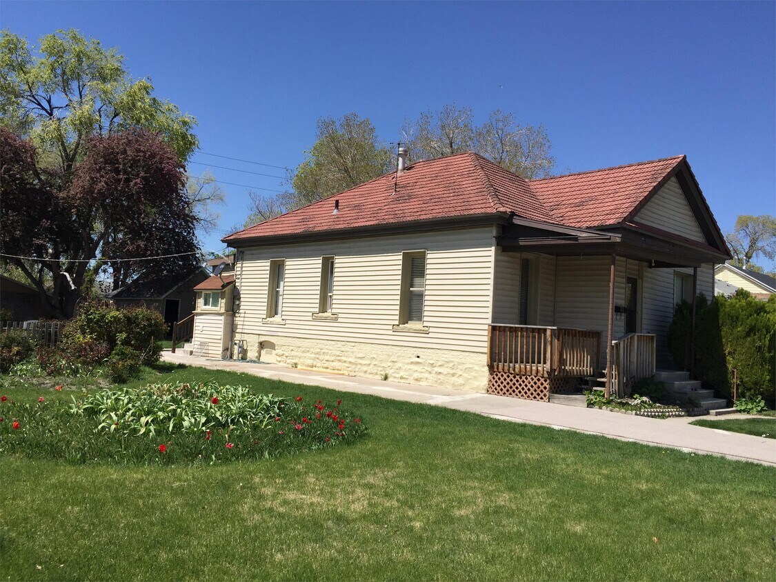 Primary Photo - 441 Oakley St