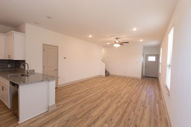 Building Photo - WELCOME HOME TO MAGNOLIA VILLAGE AT CINCO ...