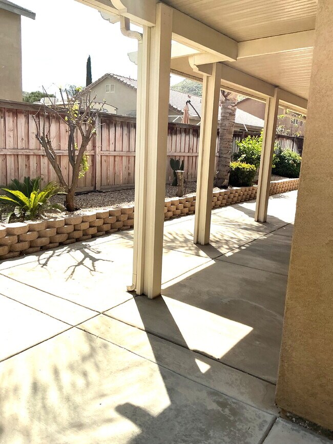 Foto del edificio - Beautiful 5 Bedroom Home in Desirable Stoney Mountain Ranch – Now Available!