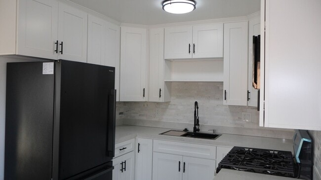 Building Photo - FOR RENT 2 Bedrooms 1 bath apartment in San Ysidro FOR RENT