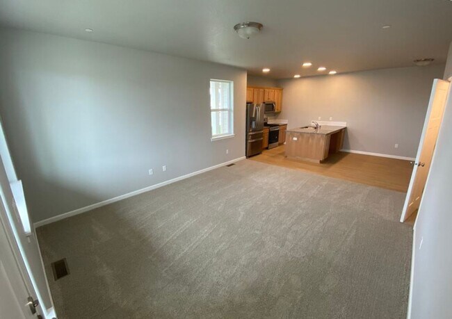 Building Photo - 4689ro