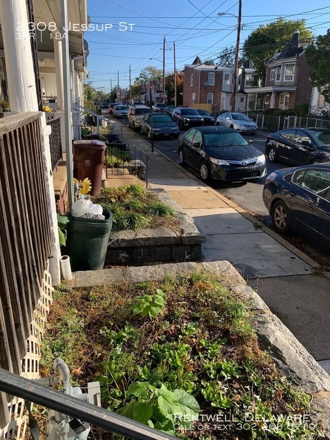 Building Photo - 3 bed 1 bath (995.00)