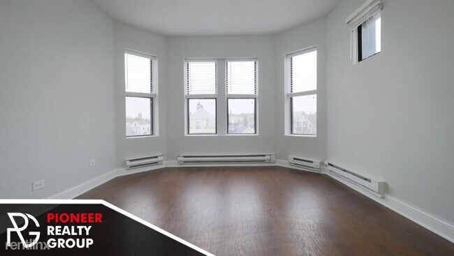 Building Photo - 3641 W Dickens Ave
