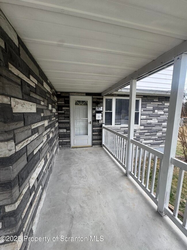 Building Photo - 247 Keyser Ave