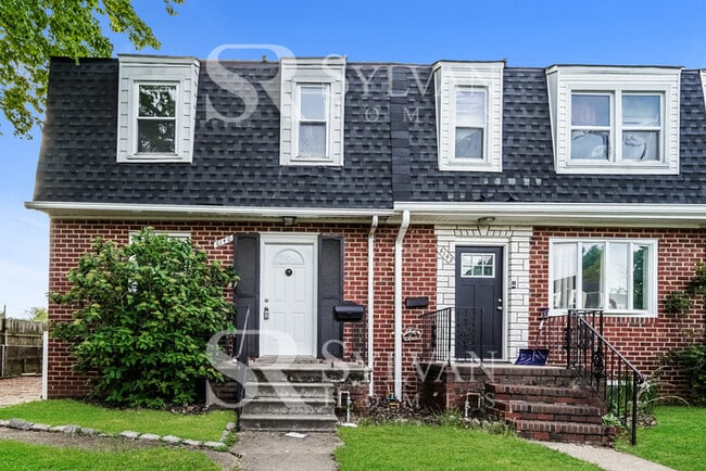Building Photo - This inviting 4 bedroom 2 bathroom home is...