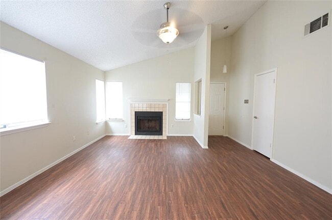 Building Photo - 1901 Rainy Meadows Dr