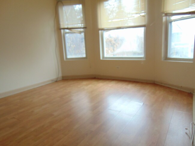 Building Photo - 7230 S Perry Ave