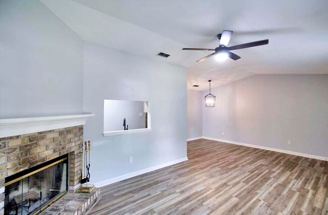 Foto del edificio - 425 High Point Ln