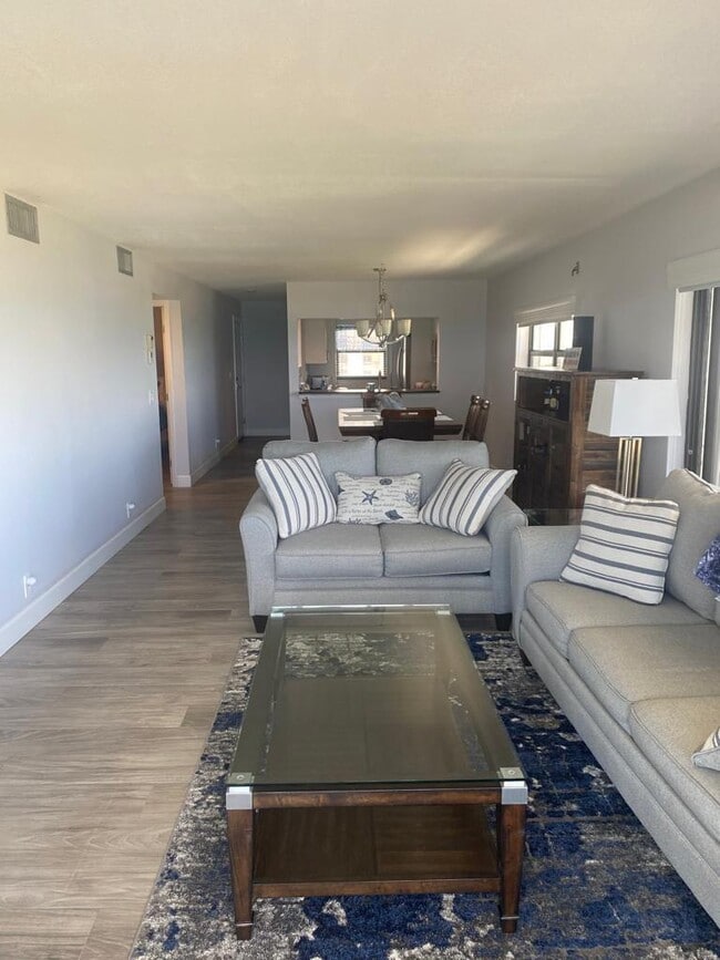 Building Photo - 5151 N Hwy A1A