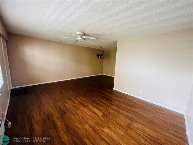 Foto del edificio - 200 SW 132nd Way