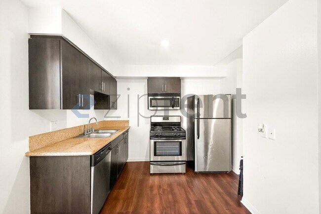 Foto del edificio - 843 S Ardmore Ave