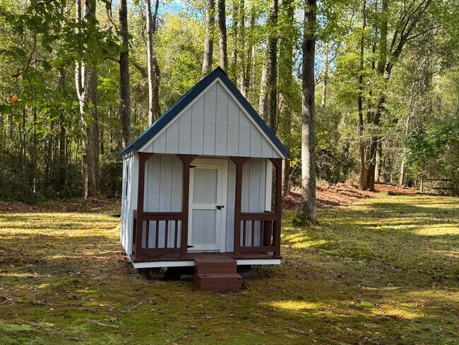 Building Photo - 3BR/2.5BA Home on 1 Acre in Spring Lake