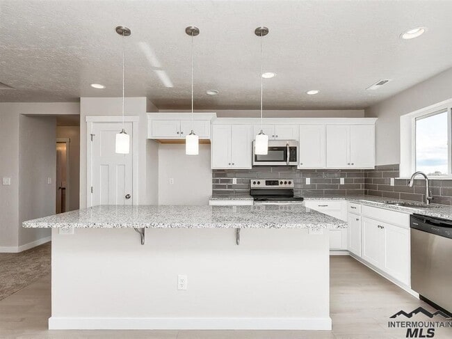 Building Photo - 3 Bedroom House For Rent with High End Finishes-Available Aug 5th!