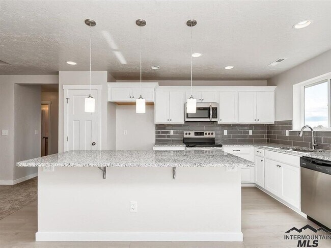 Foto del edificio - 3 Bedroom House For Rent with High End Finishes-Available Aug 5th!