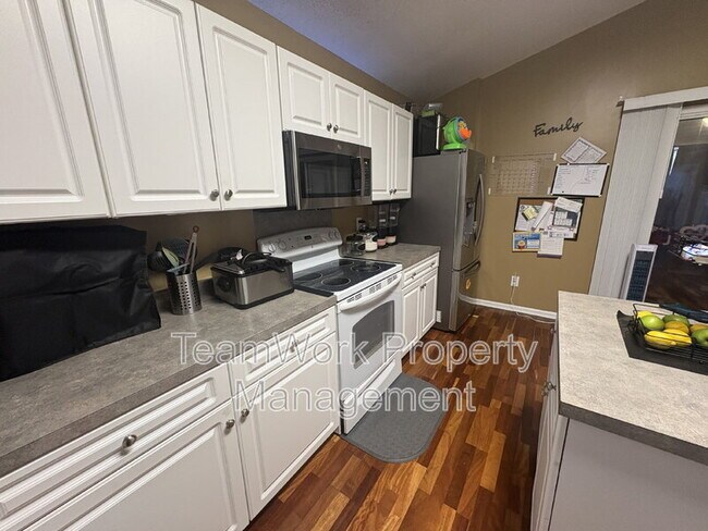 Foto del edificio - 1335 Pinyon Pine Dr