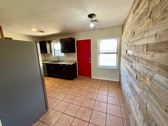 Foto del edificio - 4902 6th St