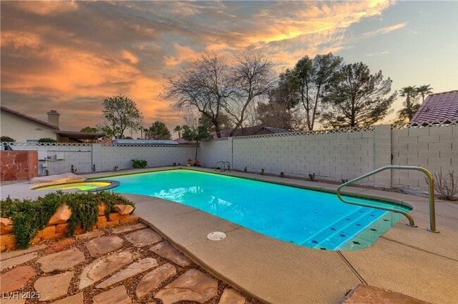 Building Photo - 7641 Descanso Ln