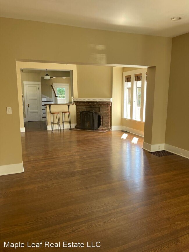 Building Photo - 4 br, 3 bath House - 5108 Meridian Ave N