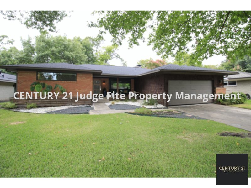 Primary Photo - Updated Mid-Century Modern 3/2/2 For Rent!
