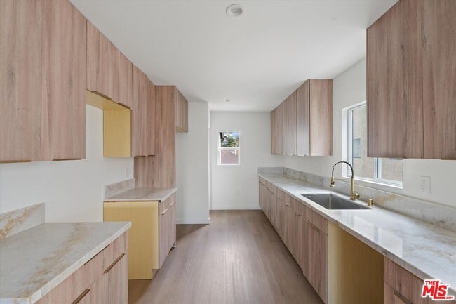 Building Photo - 3754 Veteran Ave