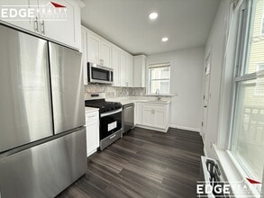 Building Photo - 81 Alder St