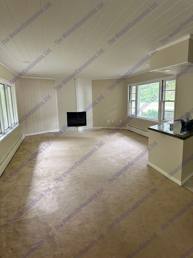 Foto del edificio - 4-Bedroom 3-Bath Home Available This August