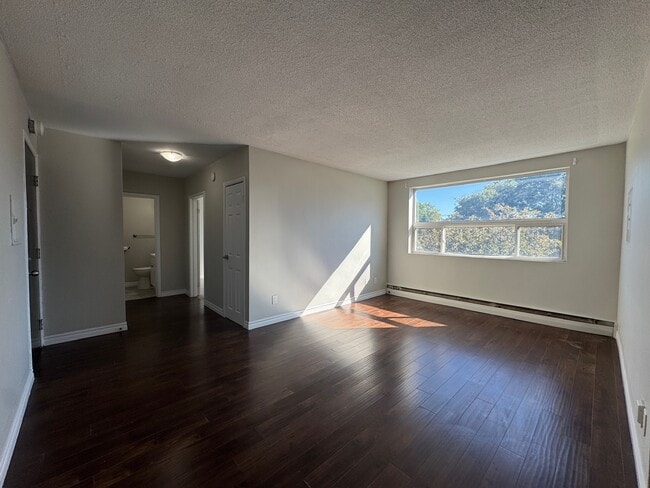 Building Photo - 2 bedroom apartment
