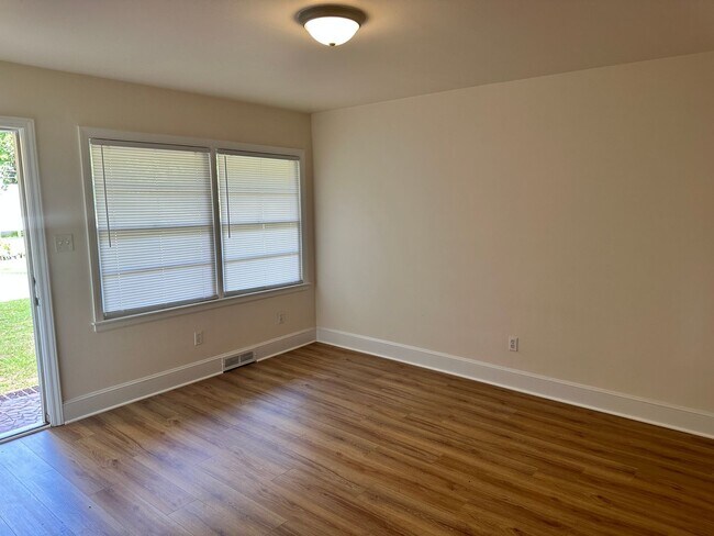 Building Photo - Cozy Echo Hills Two Bedroom Duplex
