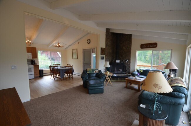 Foto del edificio - Peak 7 Home! Great Deck and Views! 9 month...