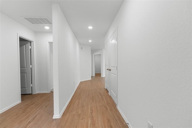 Foto del edificio - 4607 Sterling Pr Trl