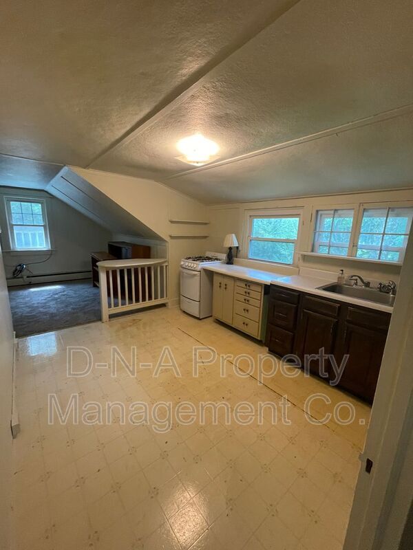 Building Photo - 871 Lower Swiftwater Rd