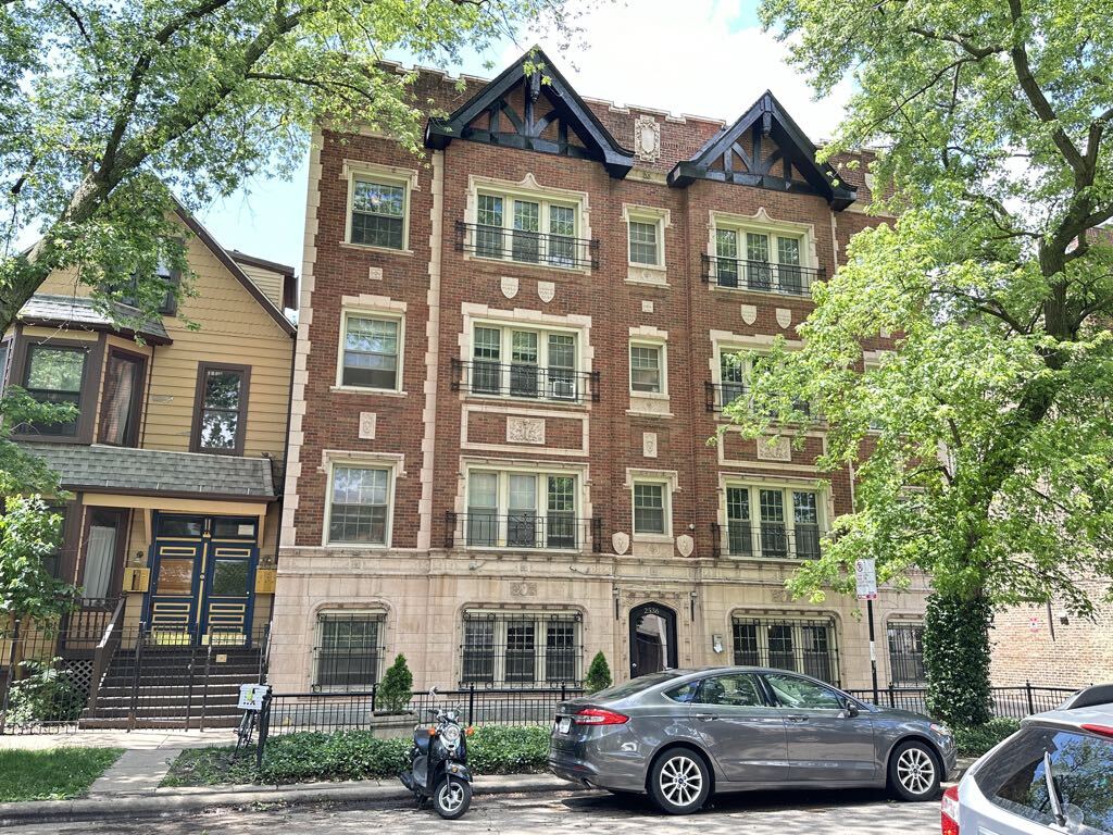 Primary Photo - 2536 N Sawyer Ave