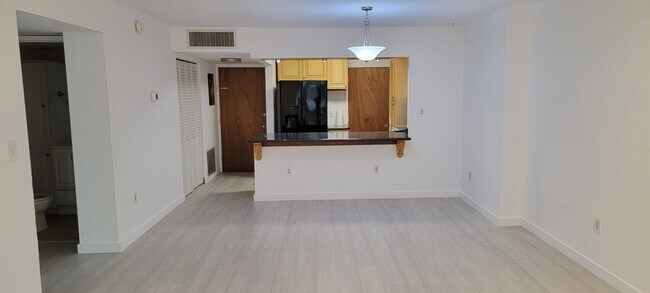 Dining/Kitchen - 2016 Bay Dr